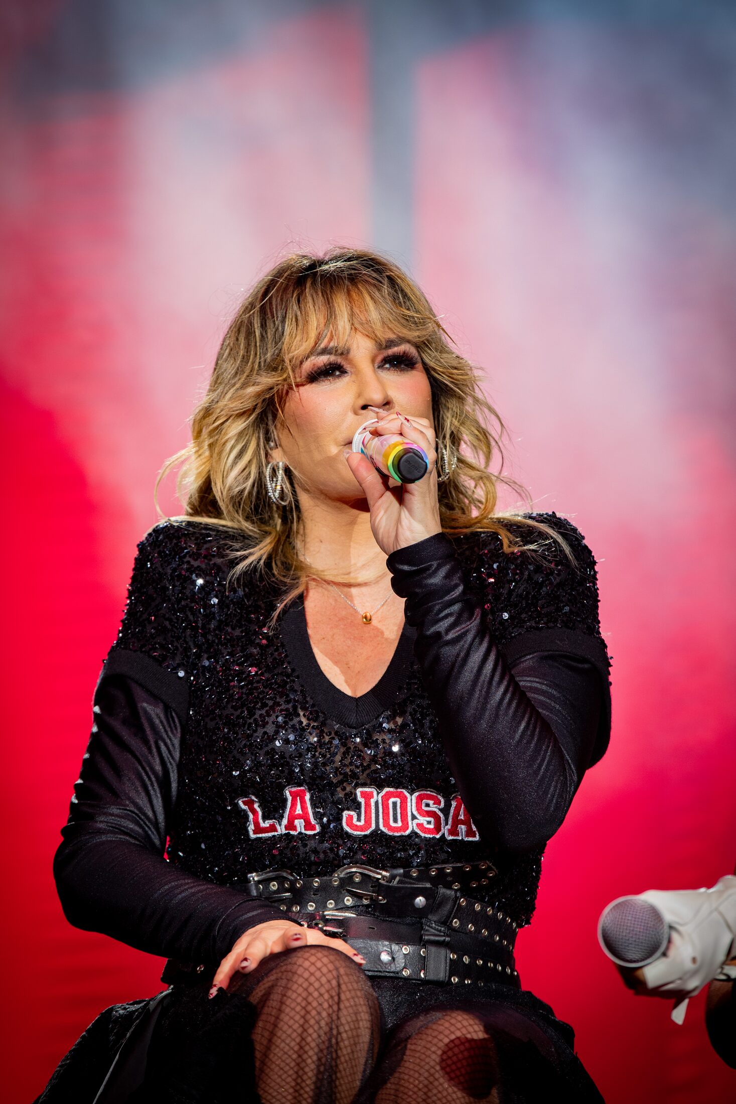 María José cantando en concierto