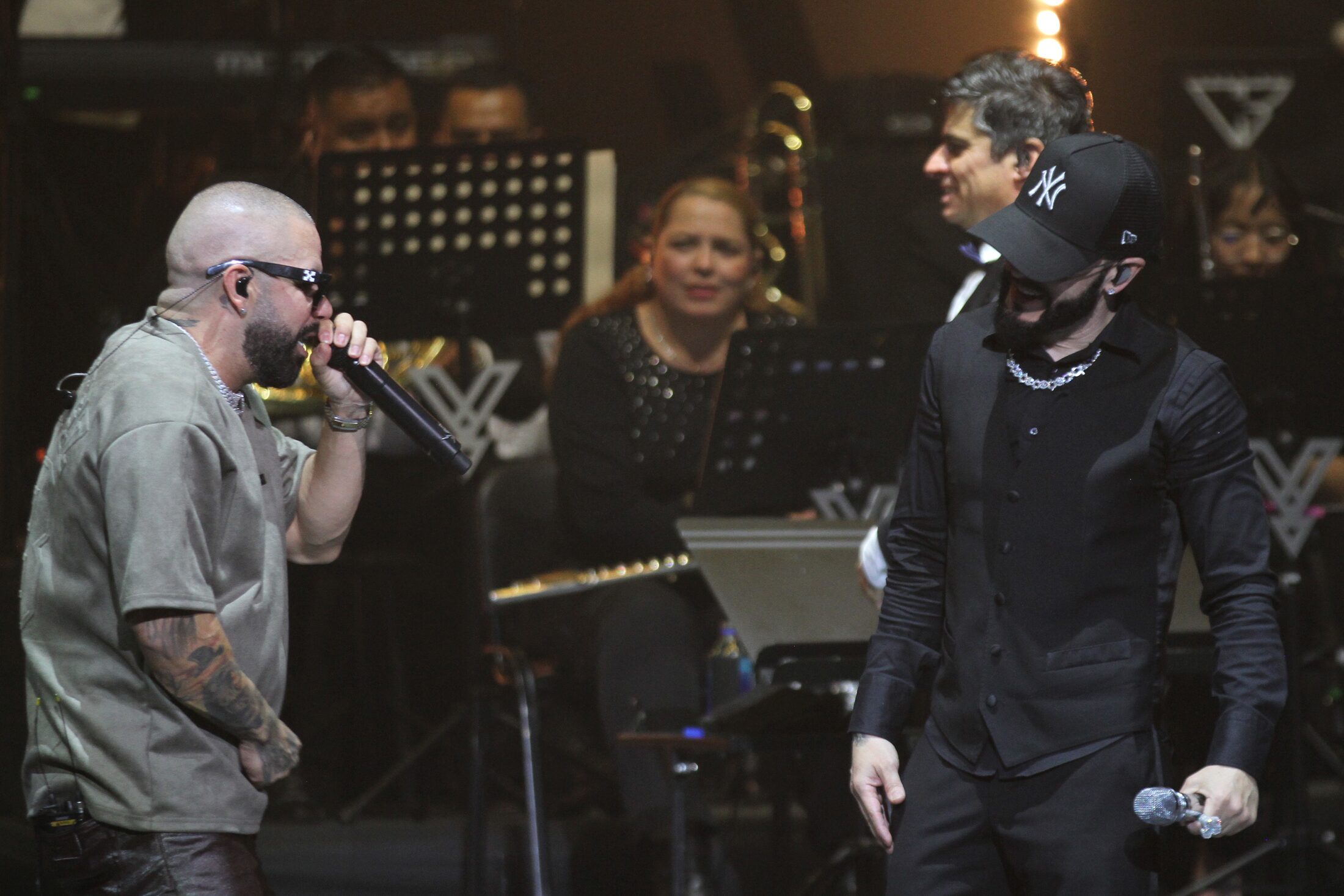 Yandel junto a invitados del show